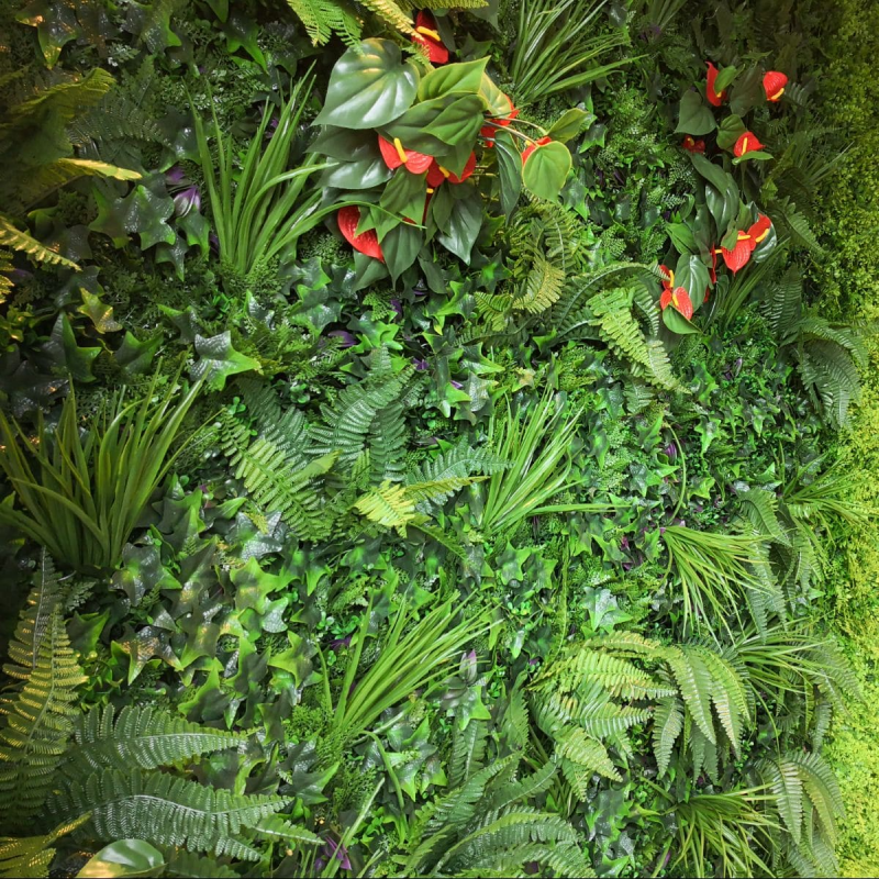 mur végétal artificiel fleurs rouges