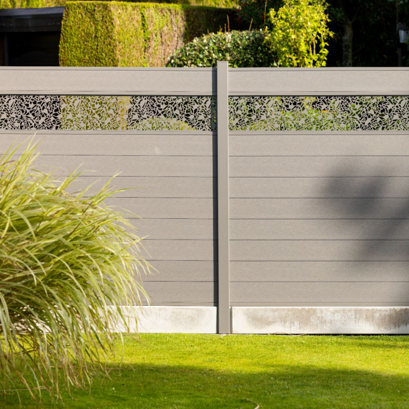 clôture gris quartz composite AXEL avec lame décorative