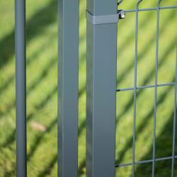 portillon de jardin barreaudé