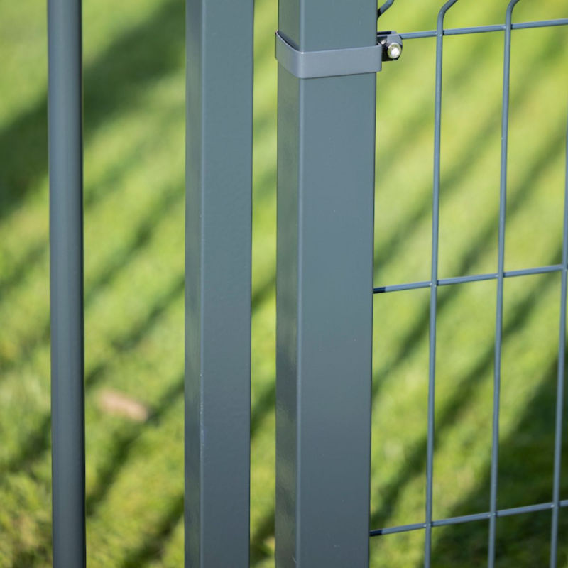 portillon de jardin barreaudé