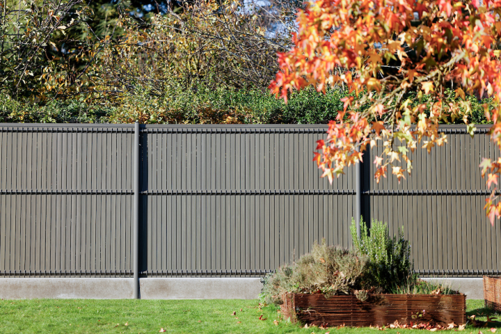 Comment poser un grillage rigide avec soubassement ?